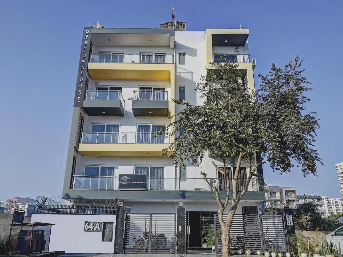 Super Townhouse Tipsyy Near Bestech Central Square Mall Gurgaon Bagian luar foto