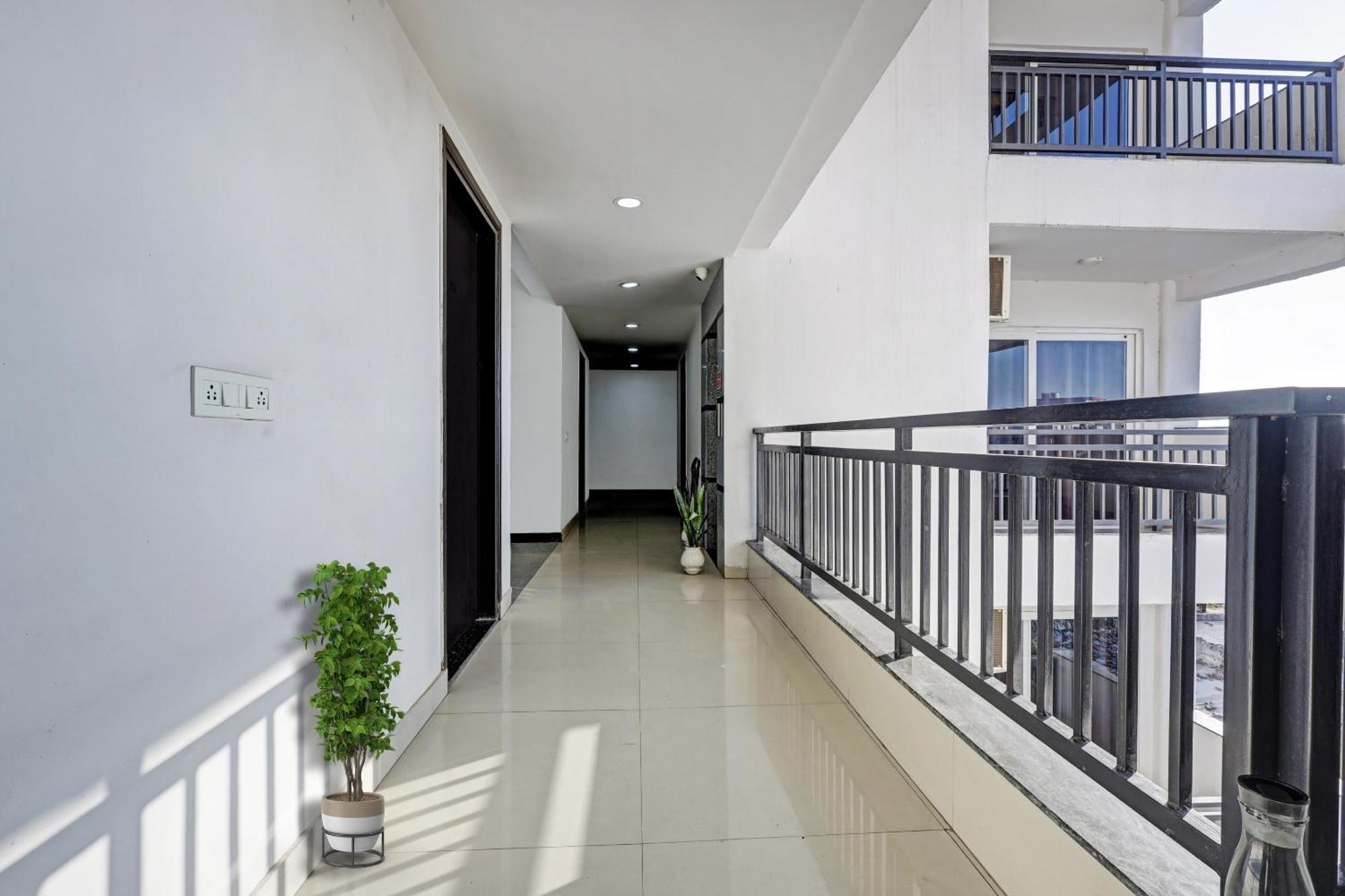 Super Townhouse Tipsyy Near Bestech Central Square Mall Gurgaon Bagian luar foto