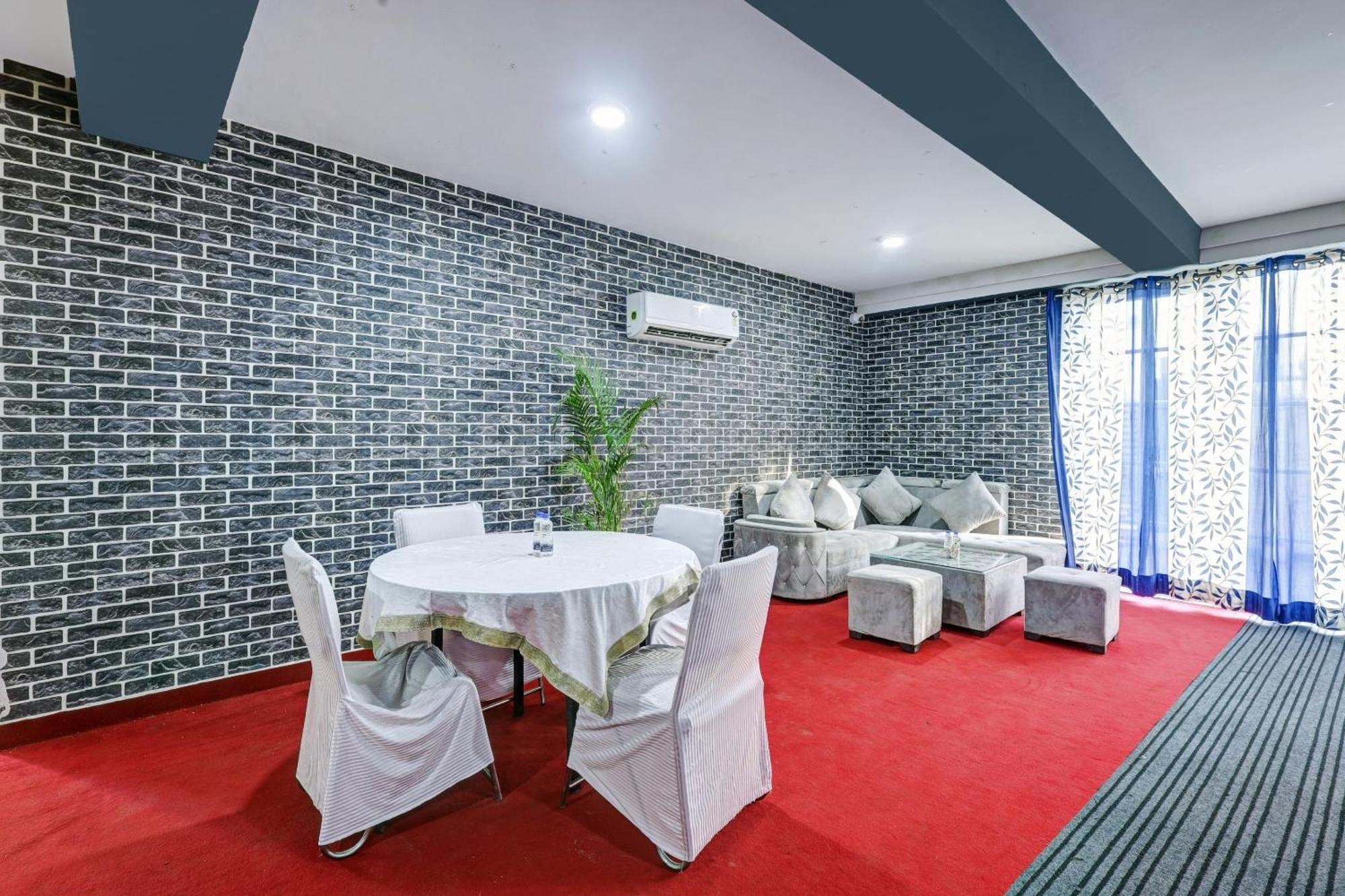 Super Townhouse Tipsyy Near Bestech Central Square Mall Gurgaon Bagian luar foto