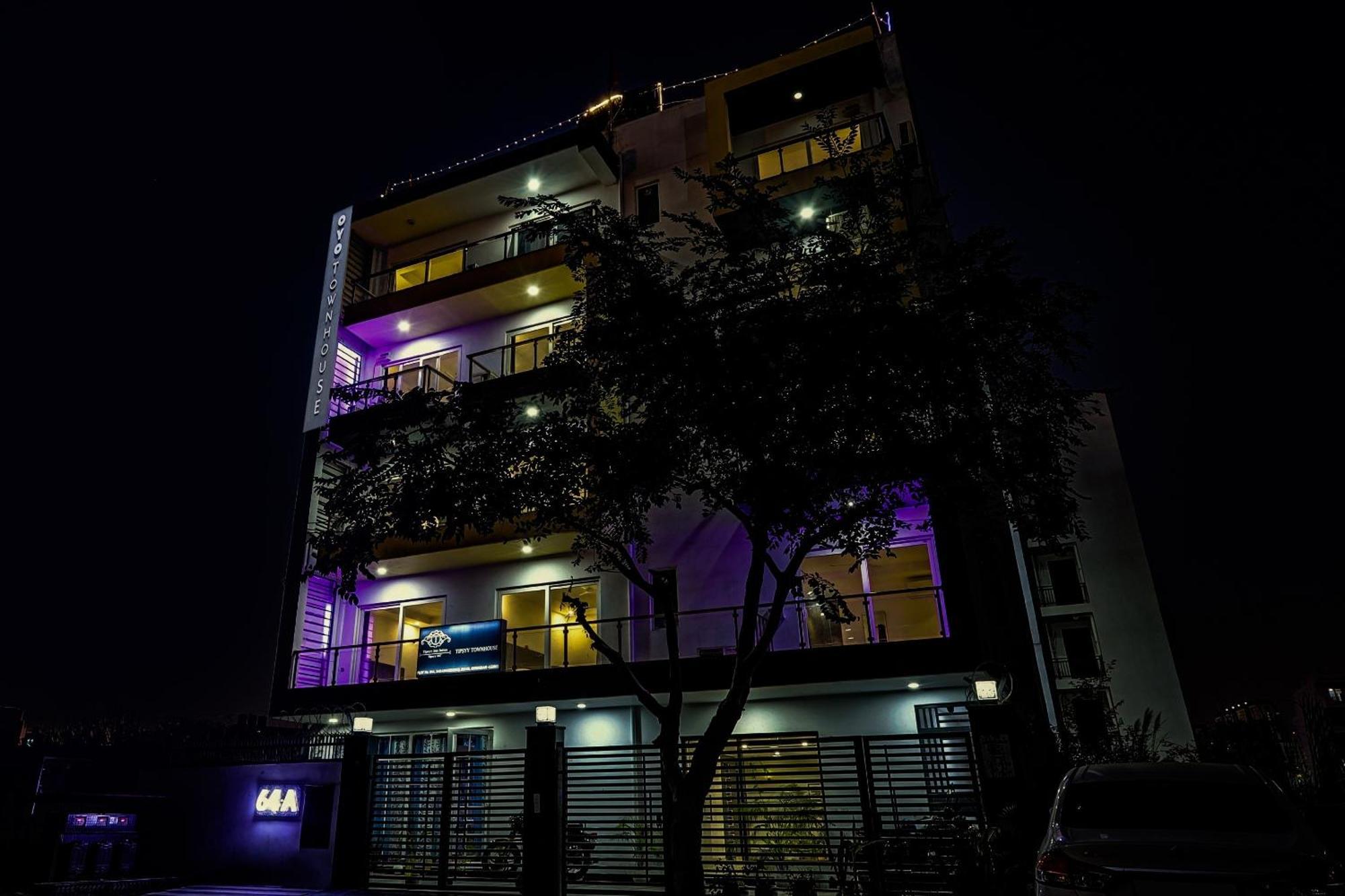 Super Townhouse Tipsyy Near Bestech Central Square Mall Gurgaon Bagian luar foto