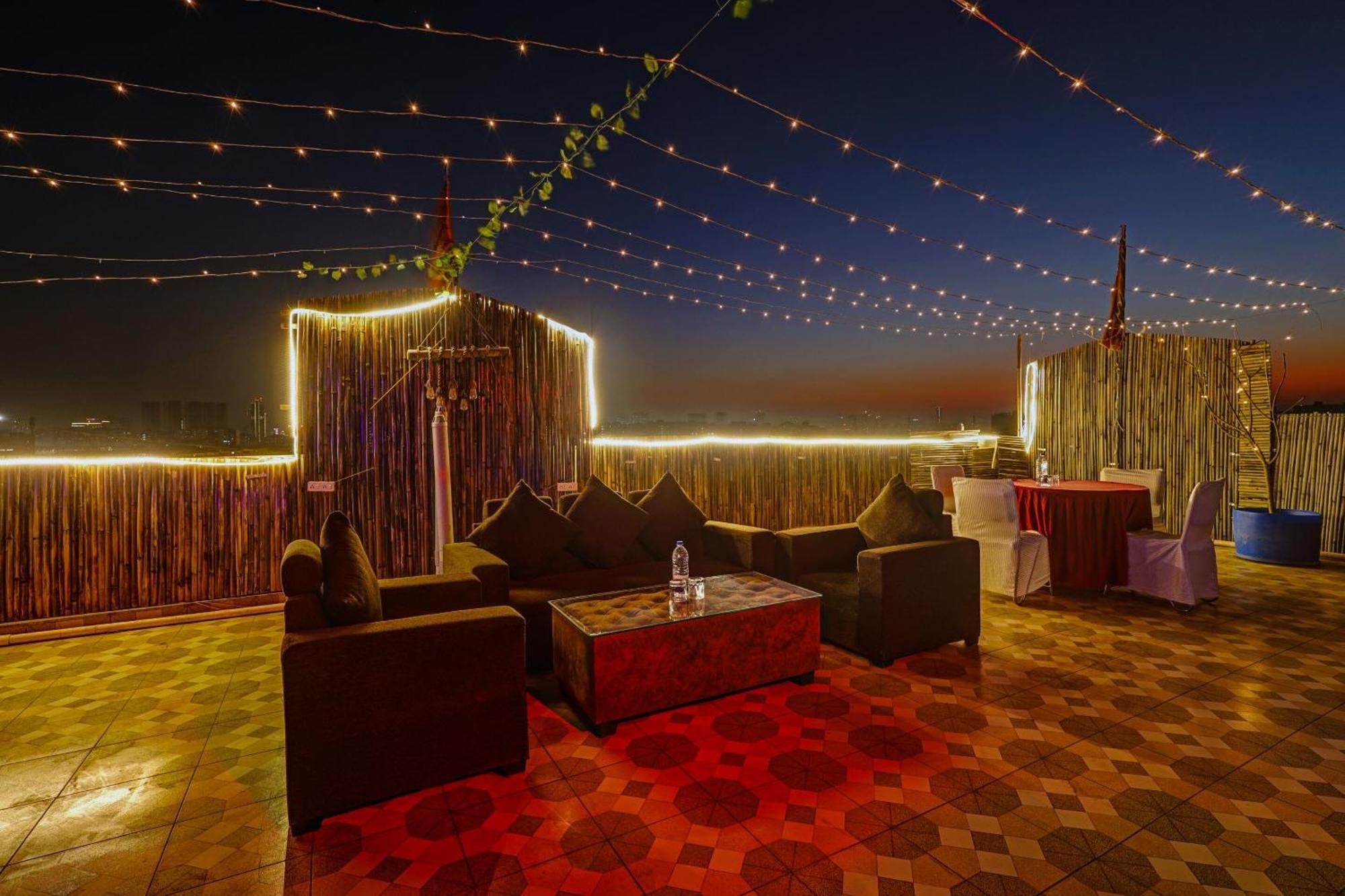 Super Townhouse Tipsyy Near Bestech Central Square Mall Gurgaon Bagian luar foto