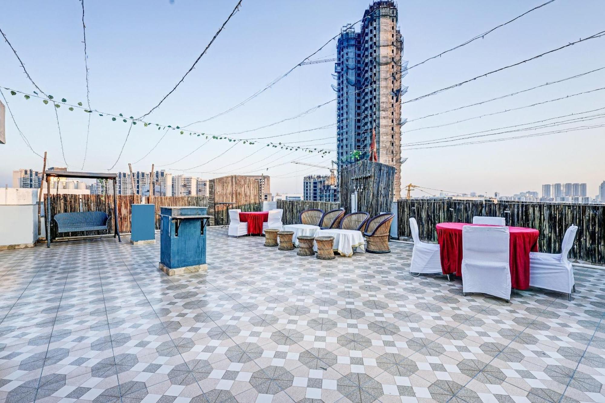Super Townhouse Tipsyy Near Bestech Central Square Mall Gurgaon Bagian luar foto