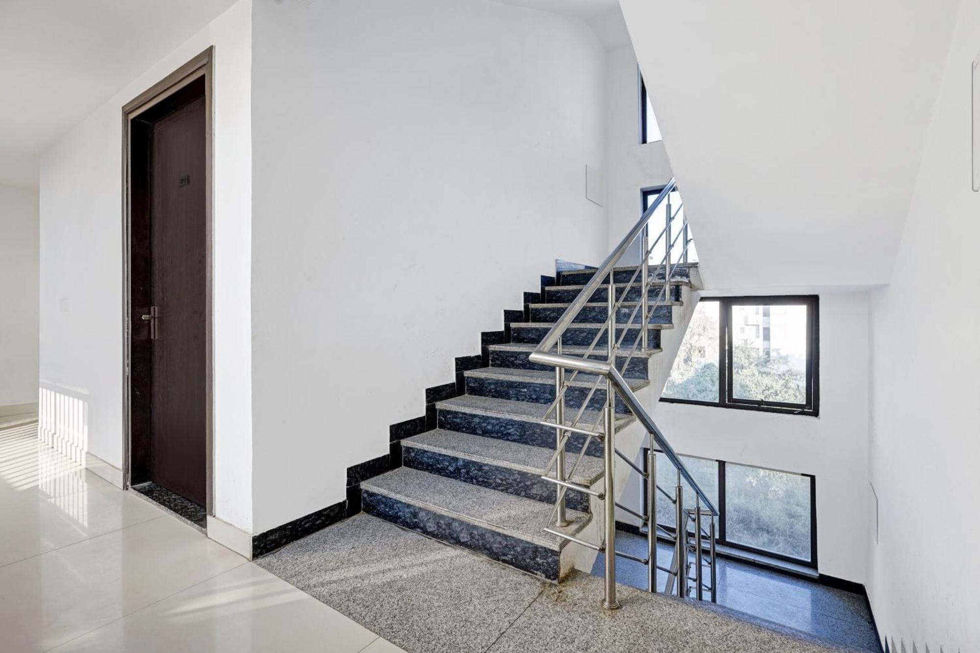 Super Townhouse Tipsyy Near Bestech Central Square Mall Gurgaon Bagian luar foto